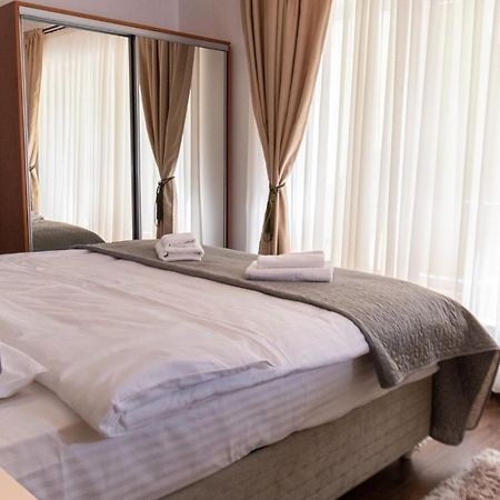 Nature Apartment - Minutes Away From The Old Town And Afi Mall Braşov Exterior foto