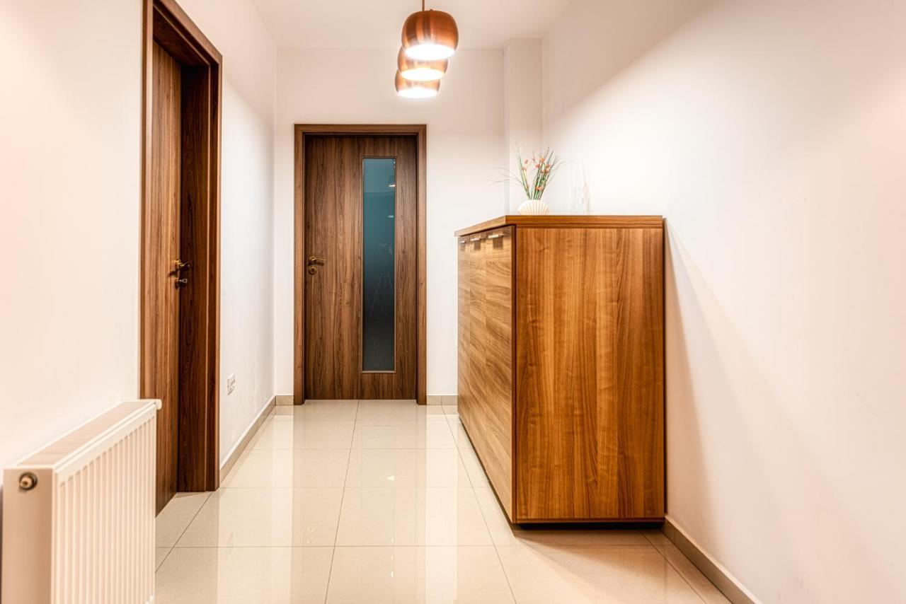 Nature Apartment - Minutes Away From The Old Town And Afi Mall Braşov Exterior foto