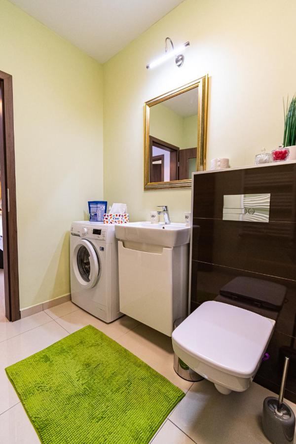 Nature Apartment - Minutes Away From The Old Town And Afi Mall Braşov Exterior foto