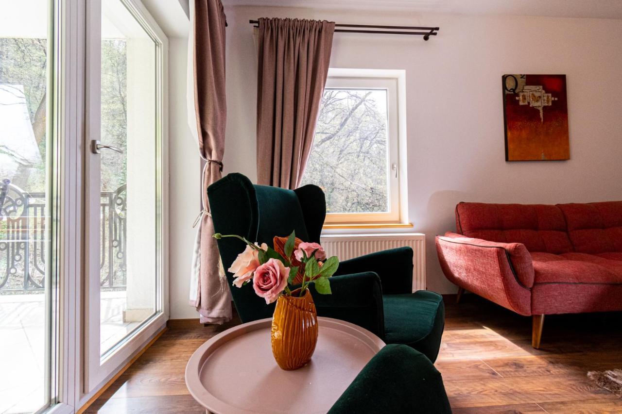 Nature Apartment - Minutes Away From The Old Town And Afi Mall Braşov Exterior foto
